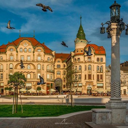 Phoenix Luxury Apartment Oradea Buitenkant foto