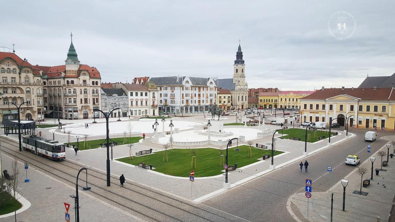 Phoenix Luxury Apartment Oradea Buitenkant foto