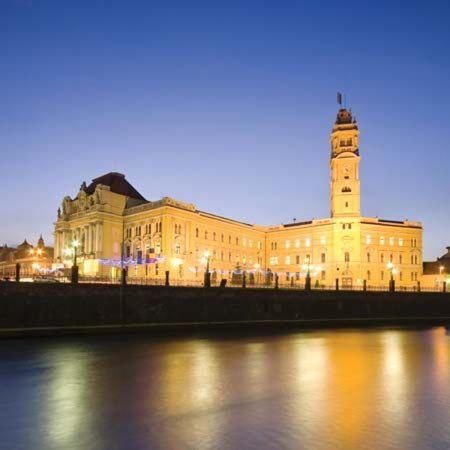 Phoenix Luxury Apartment Oradea Buitenkant foto