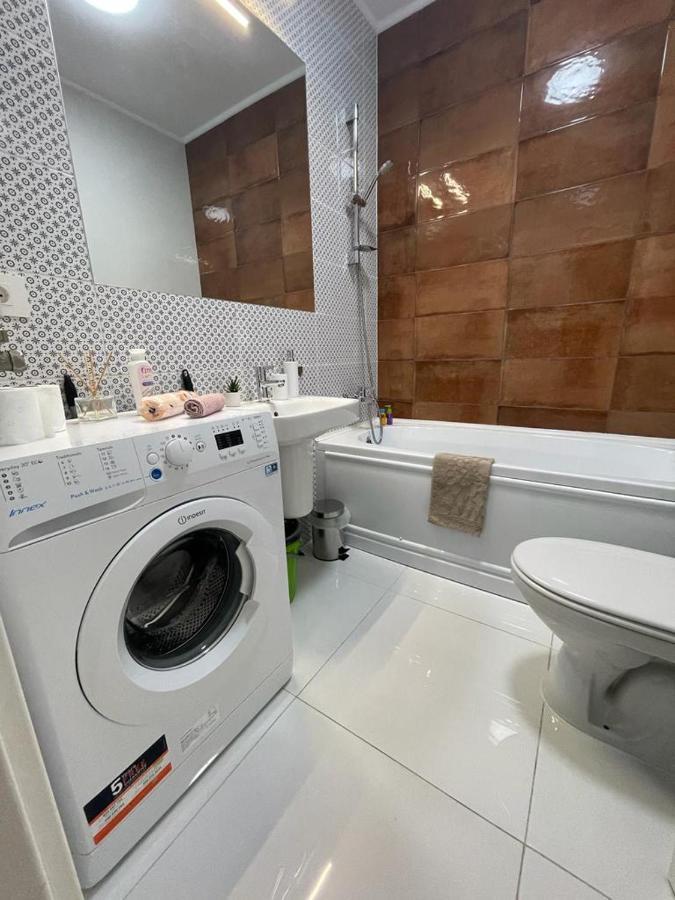 Phoenix Luxury Apartment Oradea Buitenkant foto